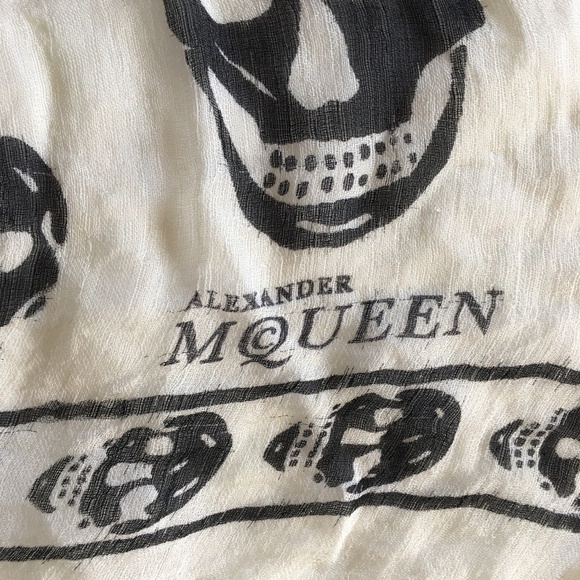 Alexander McQueen Skull Scarf - Picture 1 of 3